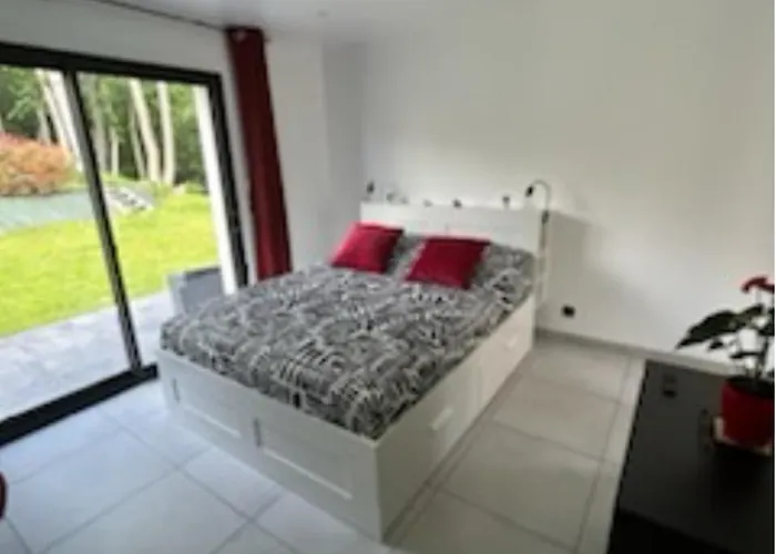 Апартаменты Un Coin Paisible Lantheuil